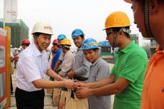 江蘇省住建廳領(lǐng)導慰問集團萬科九都薈項目