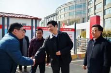 南航大學(xué)黨委書記鄭永安慰問集團(tuán)民航樓項(xiàng)目部 